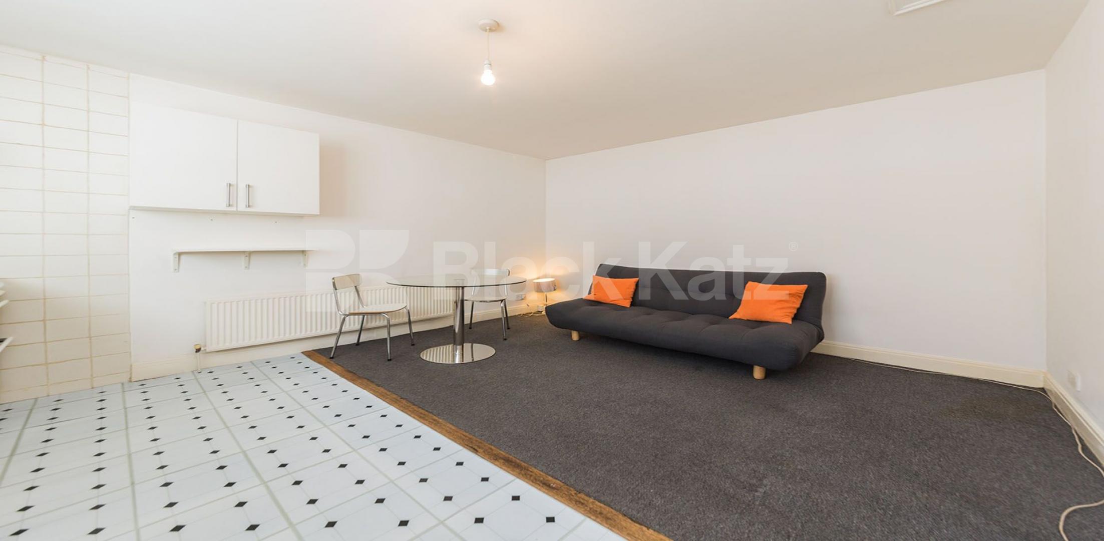 			Great 1 bedroom, 1 Bedroom, 1 bath, 1 reception Flat			 Fairfax Mews, Turnpike Lane / Harringey